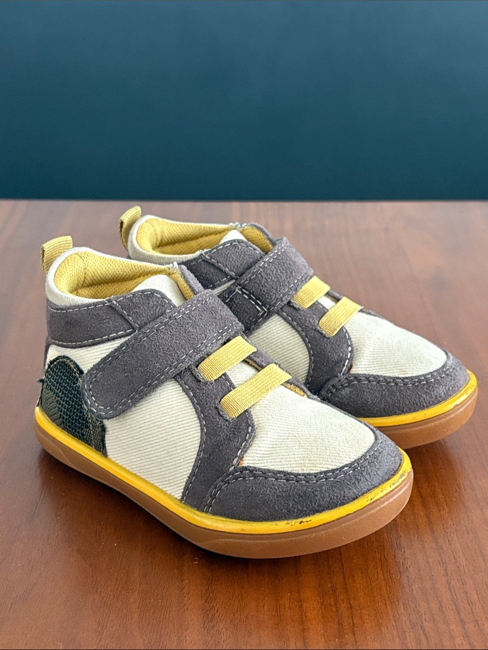 Livie & Luca, Rush High top Sneaker, size 6